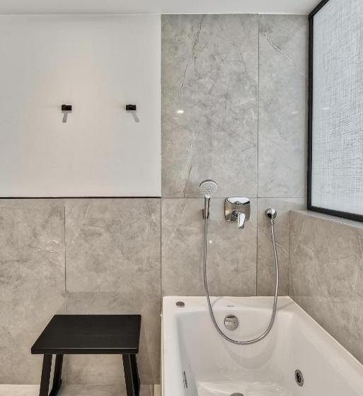 سوییت با چشمانداز دریا, Bitzaro Boutique