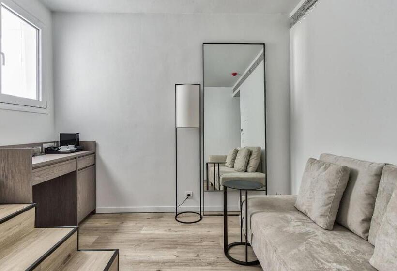 سوییت با چشم‌انداز دریا, Bitzaro Boutique