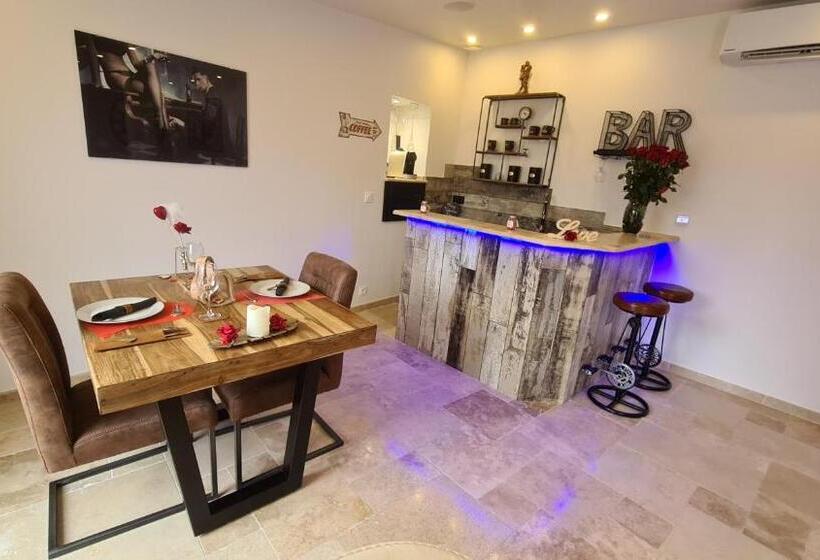 スタンダードルーム, Loveroom La Garçonn Hyeres