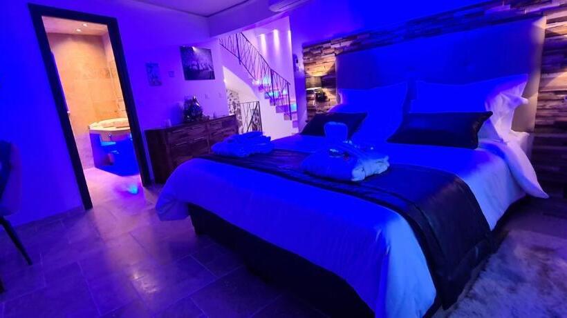 スタンダードルーム, Loveroom La Garçonn Hyeres