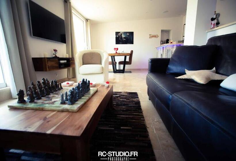 スタンダードルーム, Loveroom La Garçonn Hyeres