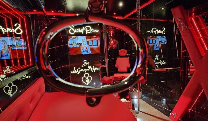 スタンダードルーム, Loveroom La Garçonn Hyeres