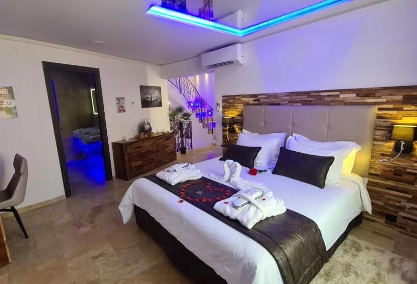 スタンダードルーム, Loveroom La Garçonn Hyeres