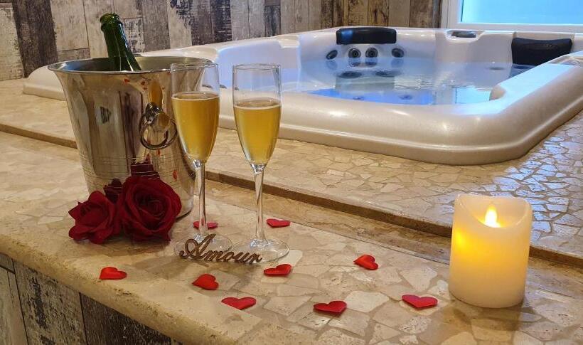 スタンダードルーム, Loveroom La Garçonn Hyeres