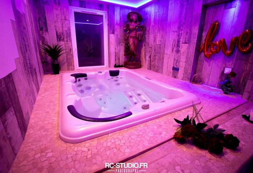 スタンダードルーム, Loveroom La Garçonn Hyeres