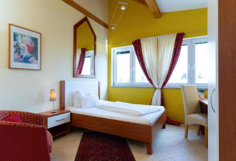 חדר סטנדרט יחיד, Garni Pölzl