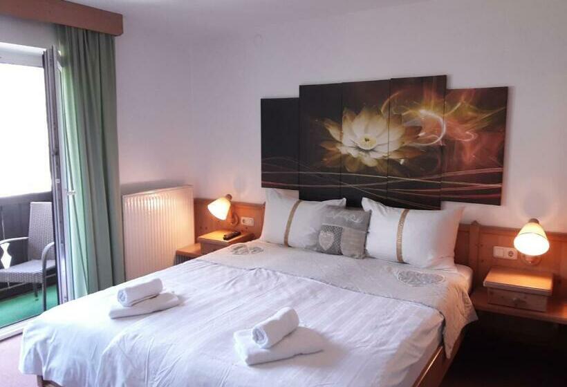 带阳台两卧公寓, Apartment House Seerose