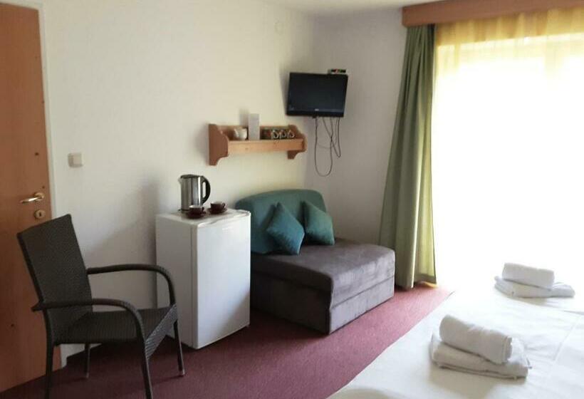 带阳台两卧公寓, Apartment House Seerose