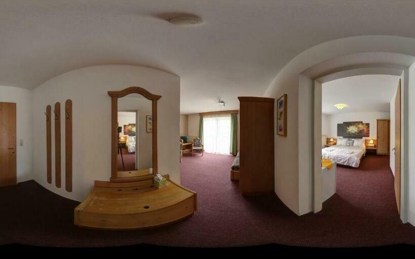 带阳台两卧公寓, Apartment House Seerose