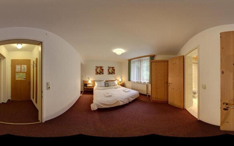 带阳台两卧公寓, Apartment House Seerose