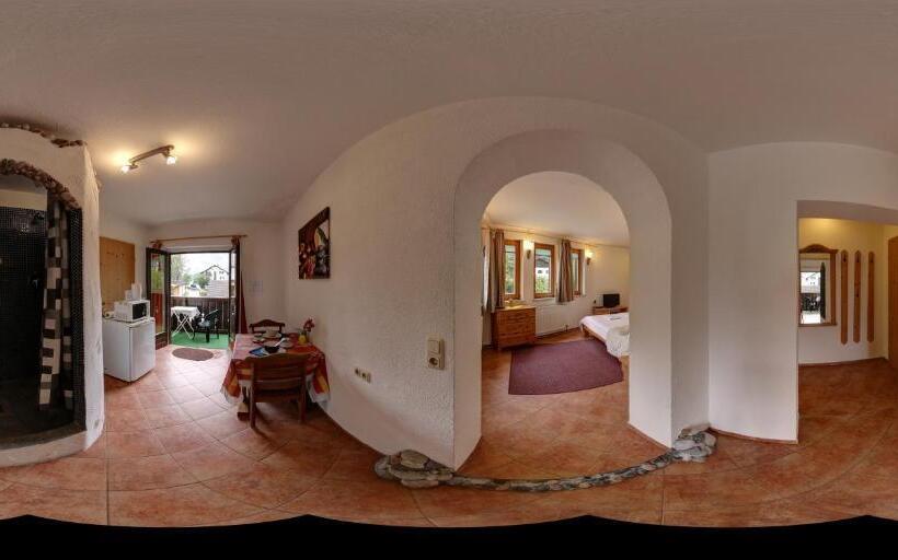 小型套房带阳台, Apartment House Seerose