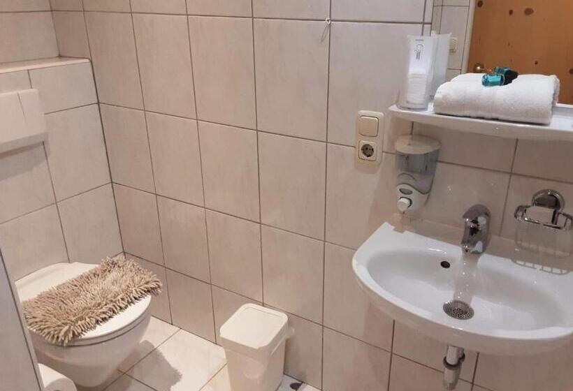 标准三人间, Apartment House Seerose