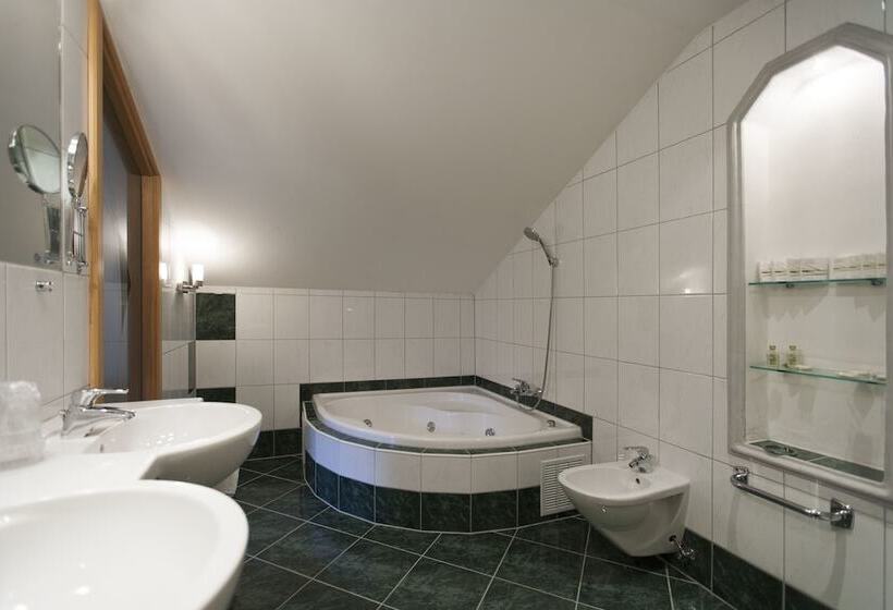 四人高级间, Jagdhof