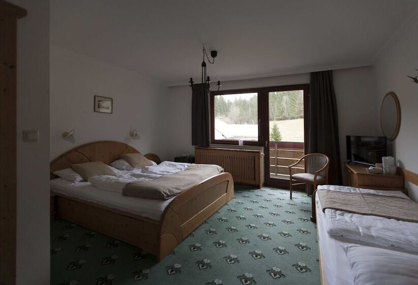 标准三人间, Jagdhof