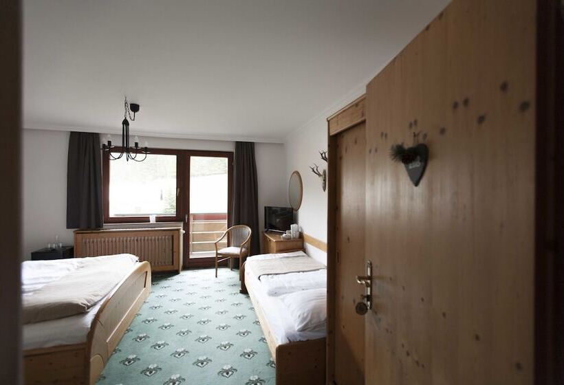 标准三人间, Jagdhof