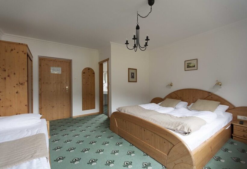 标准三人间, Jagdhof