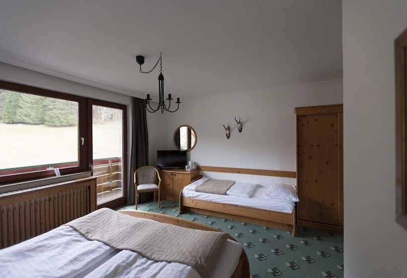 标准三人间, Jagdhof