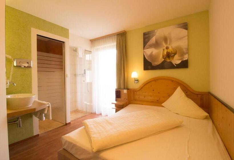 클래식 싱글 룸, Munde