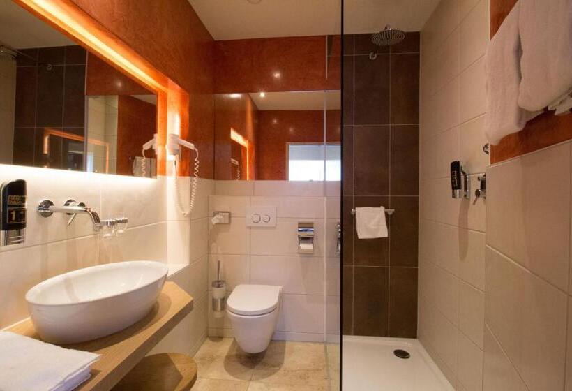 수피리어 룸, Munde