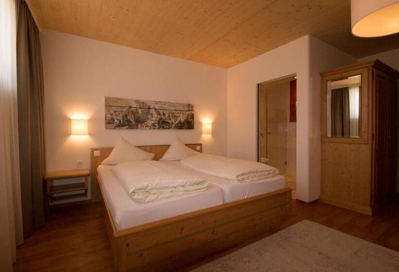 수피리어 룸, Munde