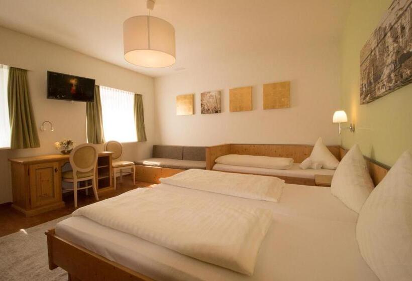 수피리어 룸, Munde