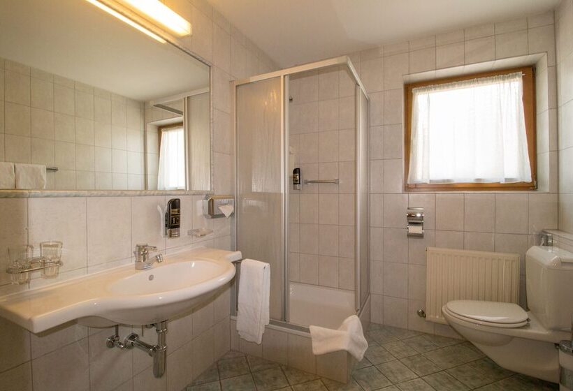 סוויטת ג'וניור, Munde