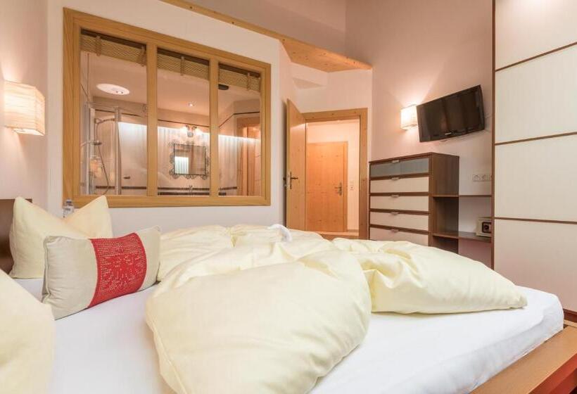 Suite Vista Montanha, Pinzger Tux