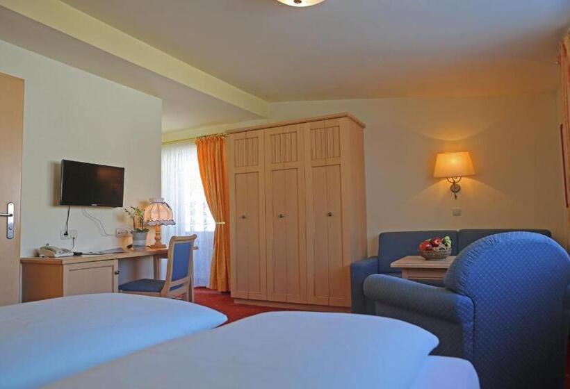 Comfort room with mountain view, Restaurant Gosauerhof