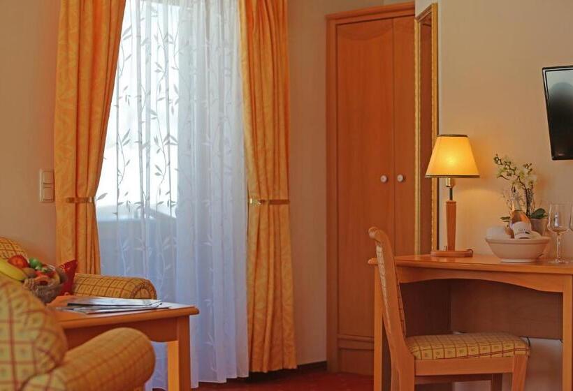 Comfort room with mountain view, Restaurant Gosauerhof
