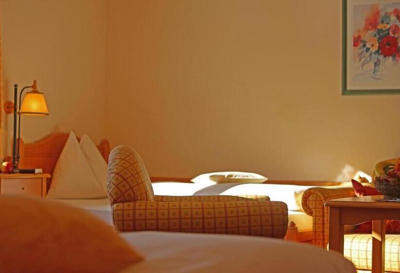 Comfort room with mountain view, Restaurant Gosauerhof