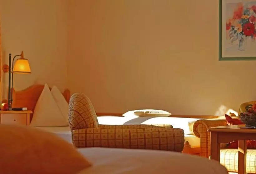 Comfort room with mountain view, Restaurant Gosauerhof