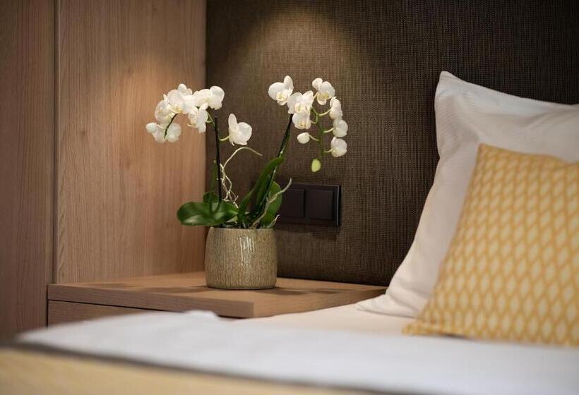 Номер Стандарт, Turmhof