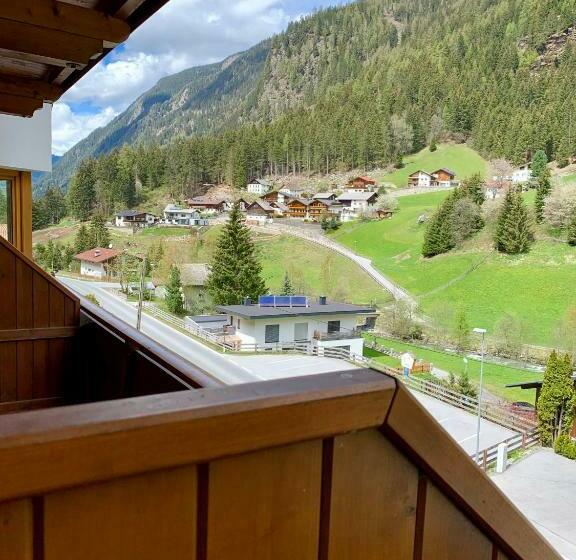 Полулюкс с Балконом, Intermontana Hotel Garni