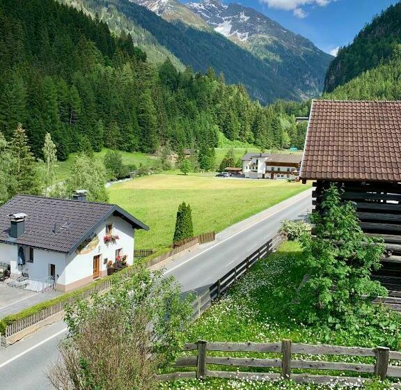 جناح جونيور مزوَّد بشرفة, Intermontana Hotel Garni