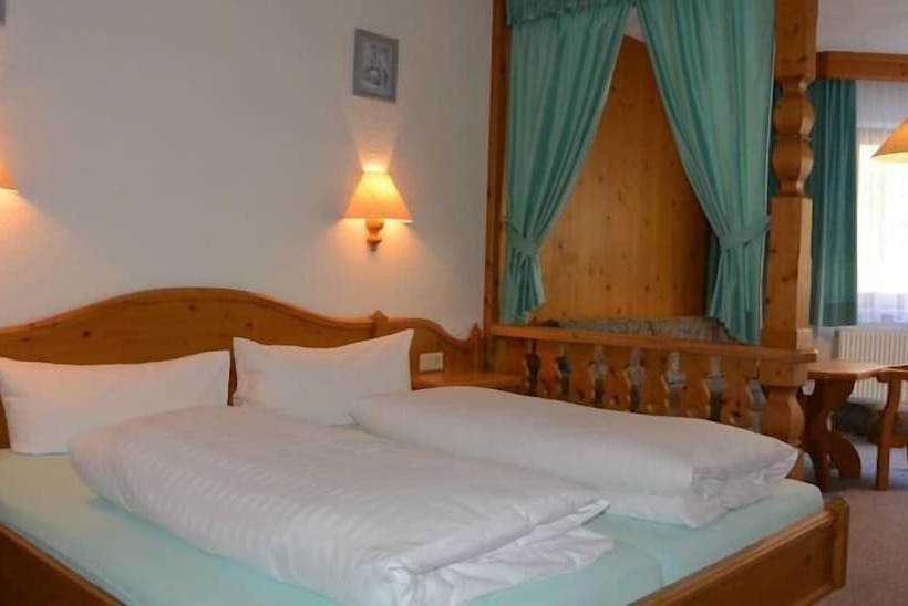 Полулюкс, Intermontana Hotel Garni