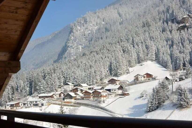 جناح جونيور, Intermontana Hotel Garni