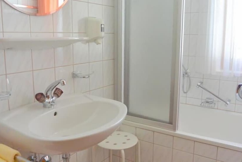 جناح جونيور, Intermontana Hotel Garni