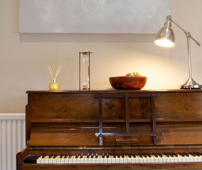 منزل غرفة نوم واحدة, Lock Keepers Cottage  Detached House In The City