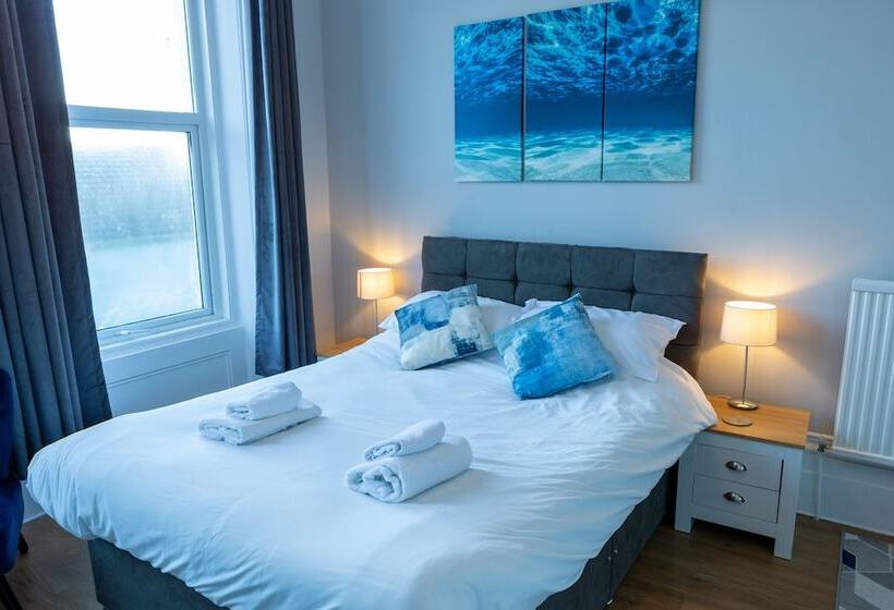 חדר סטנדרט, The Halcyon