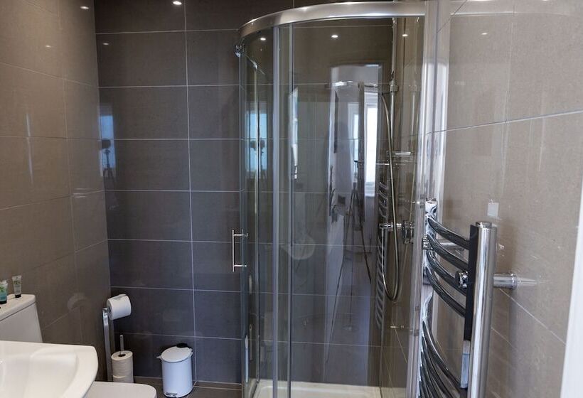 חדר סטנדרט, The Halcyon