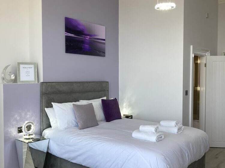 חדר סופריור לשלושה עם נוף לים, The Halcyon