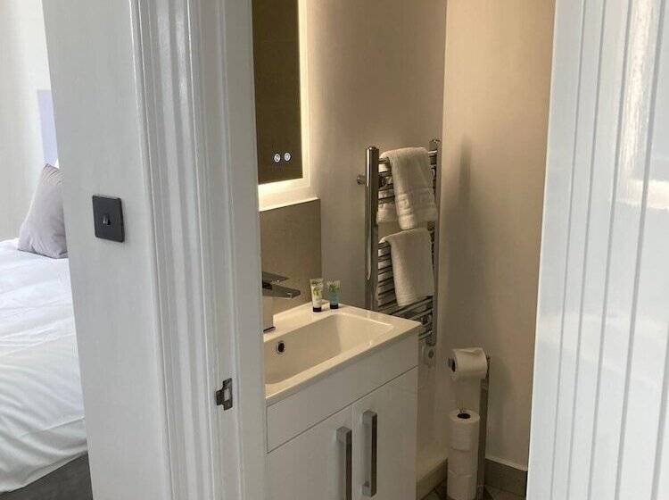 חדר סופריור לשלושה עם נוף לים, The Halcyon