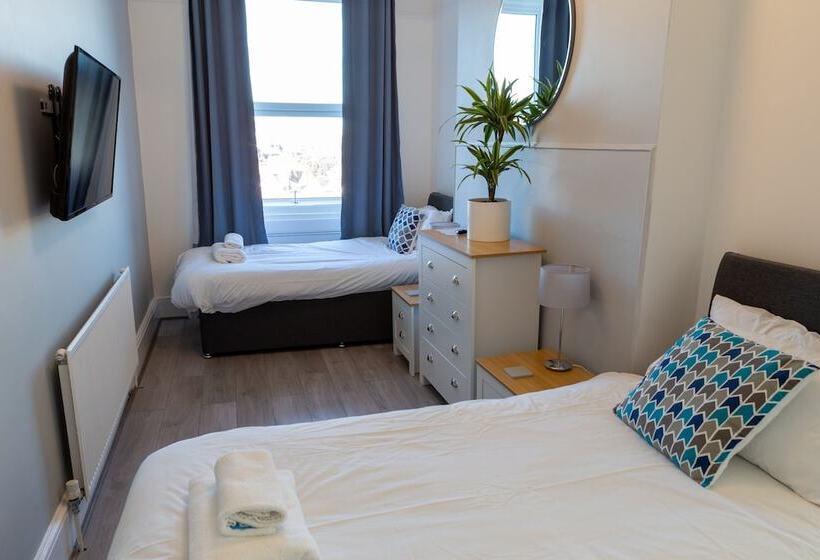 חדר סטנדרט, The Halcyon