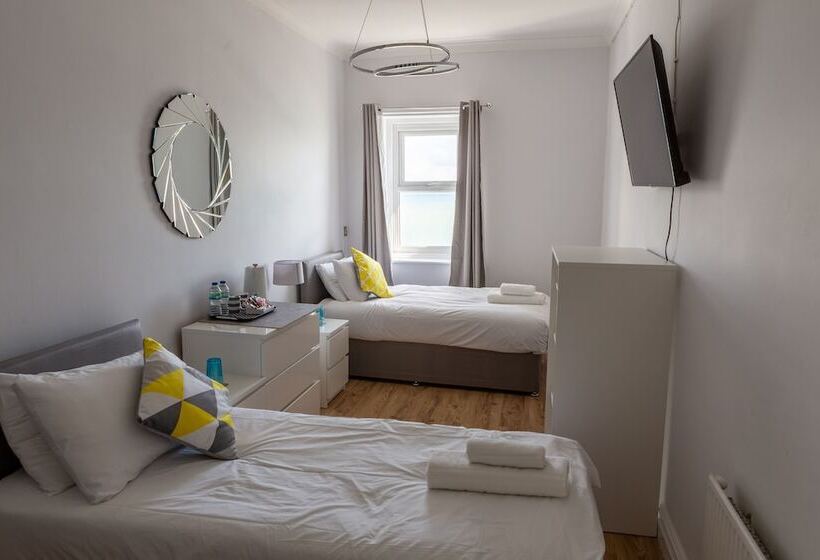 חדר סטנדרט, The Halcyon