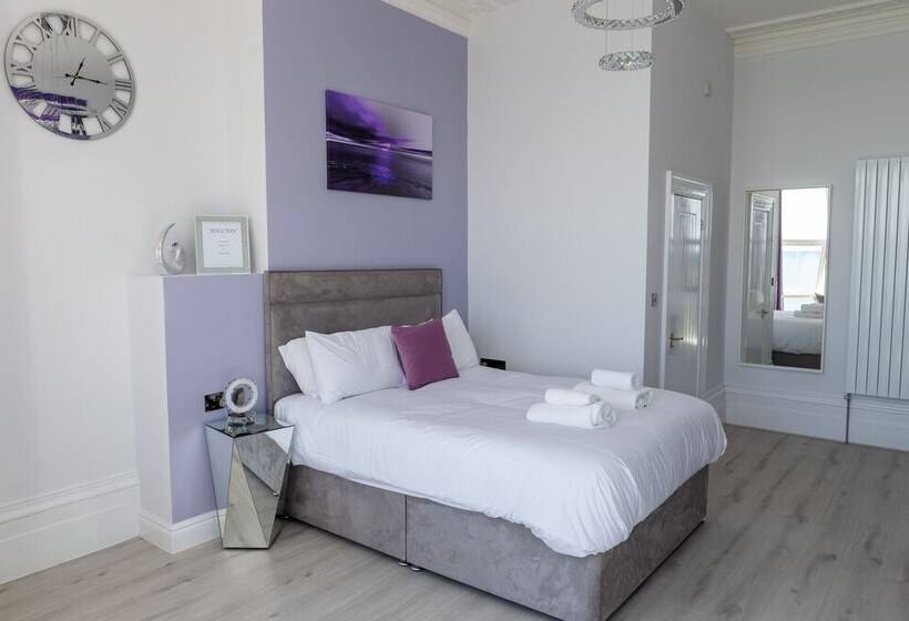 חדר סופריור לשלושה עם נוף לים, The Halcyon