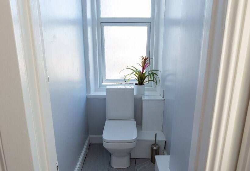 חדר סטנדרט, The Halcyon