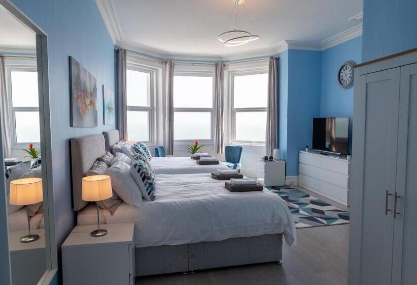 חדר סטנדרט לארבעה, The Halcyon