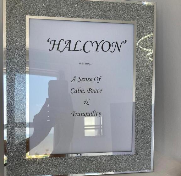 חדר סופריור לשלושה עם נוף לים, The Halcyon