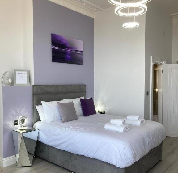 חדר סופריור לשלושה עם נוף לים, The Halcyon