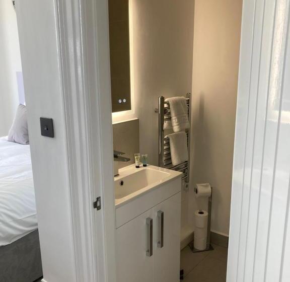 חדר סופריור לשלושה עם נוף לים, The Halcyon